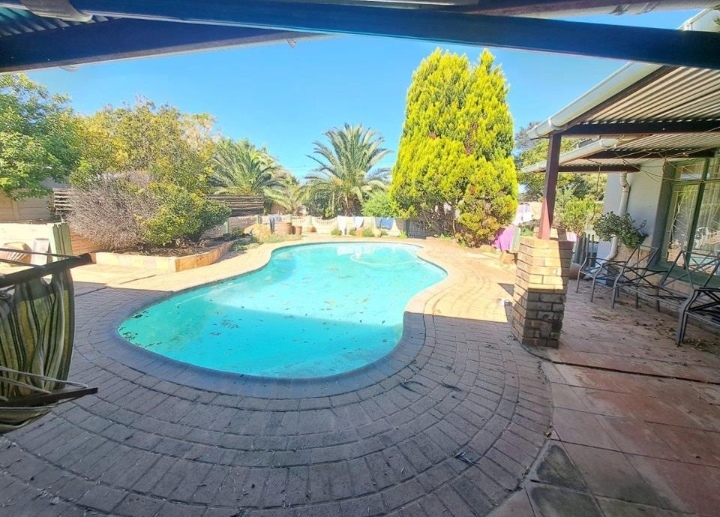 4 Bedroom Property for Sale in Roosheuwel North West